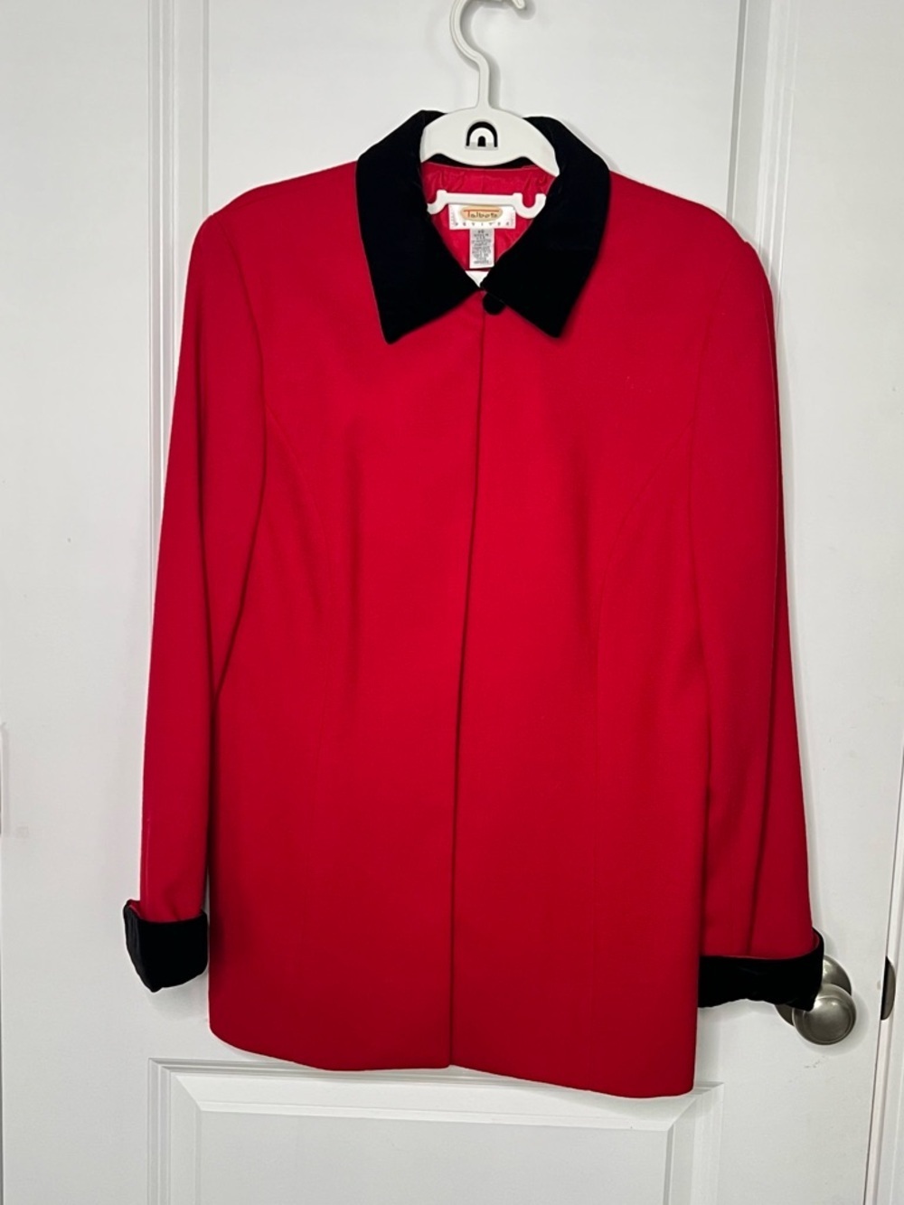 Talbots vintage Women’s oversized red blazer with velvet collar and cuffs Sz 10